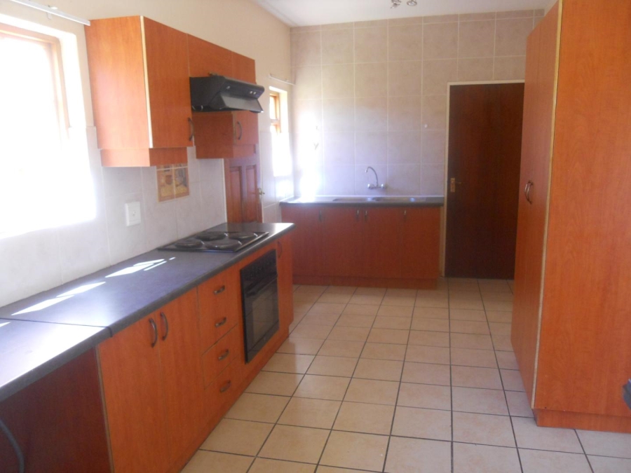 To Let 3 Bedroom Property for Rent in Langenhovenpark Free State